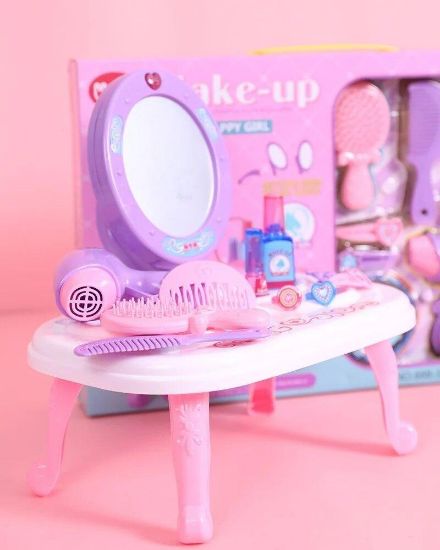 صورة تسريحة ميك اب واكسسوارات